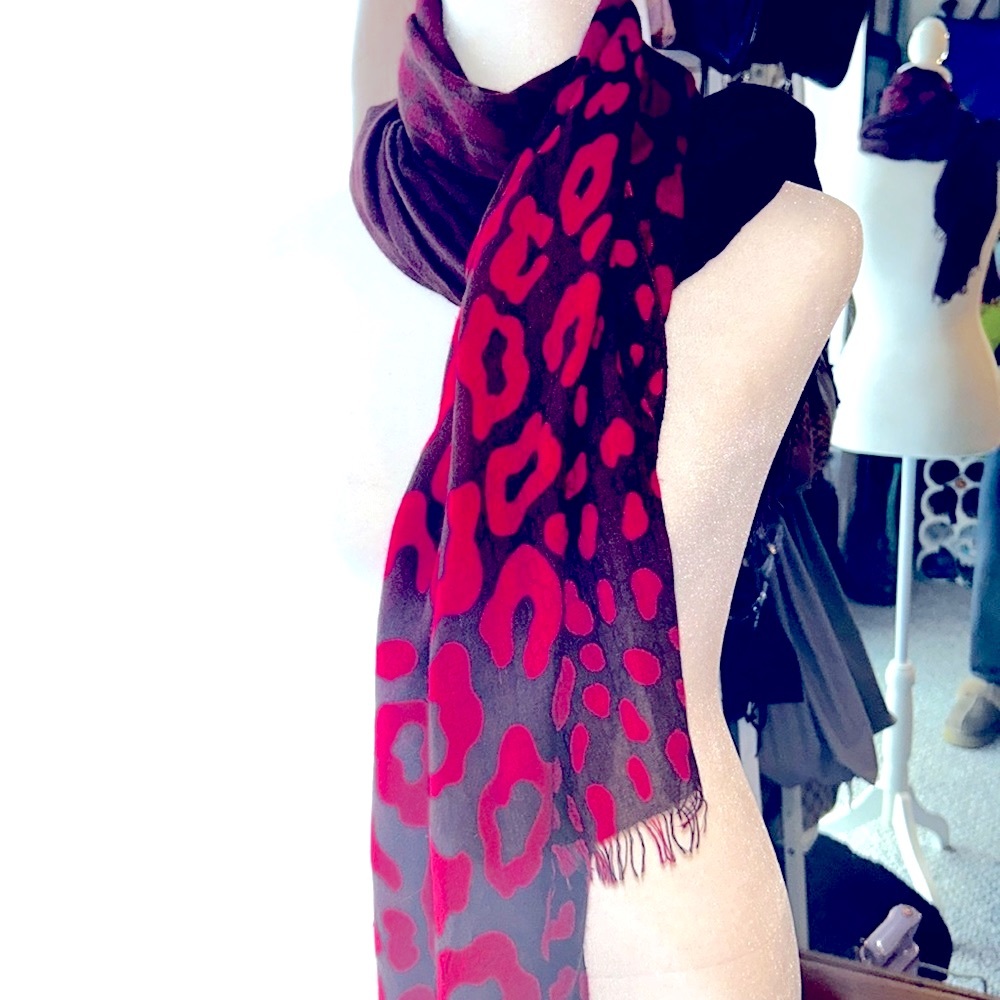 🩸NWOT🩸GUCCI🩸Leopard SCARF🩸